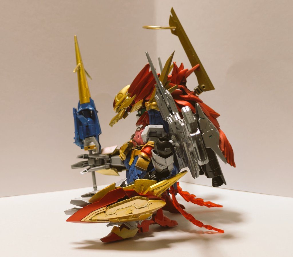 髪は若干動くのですが、可動はほぼ出来ないです