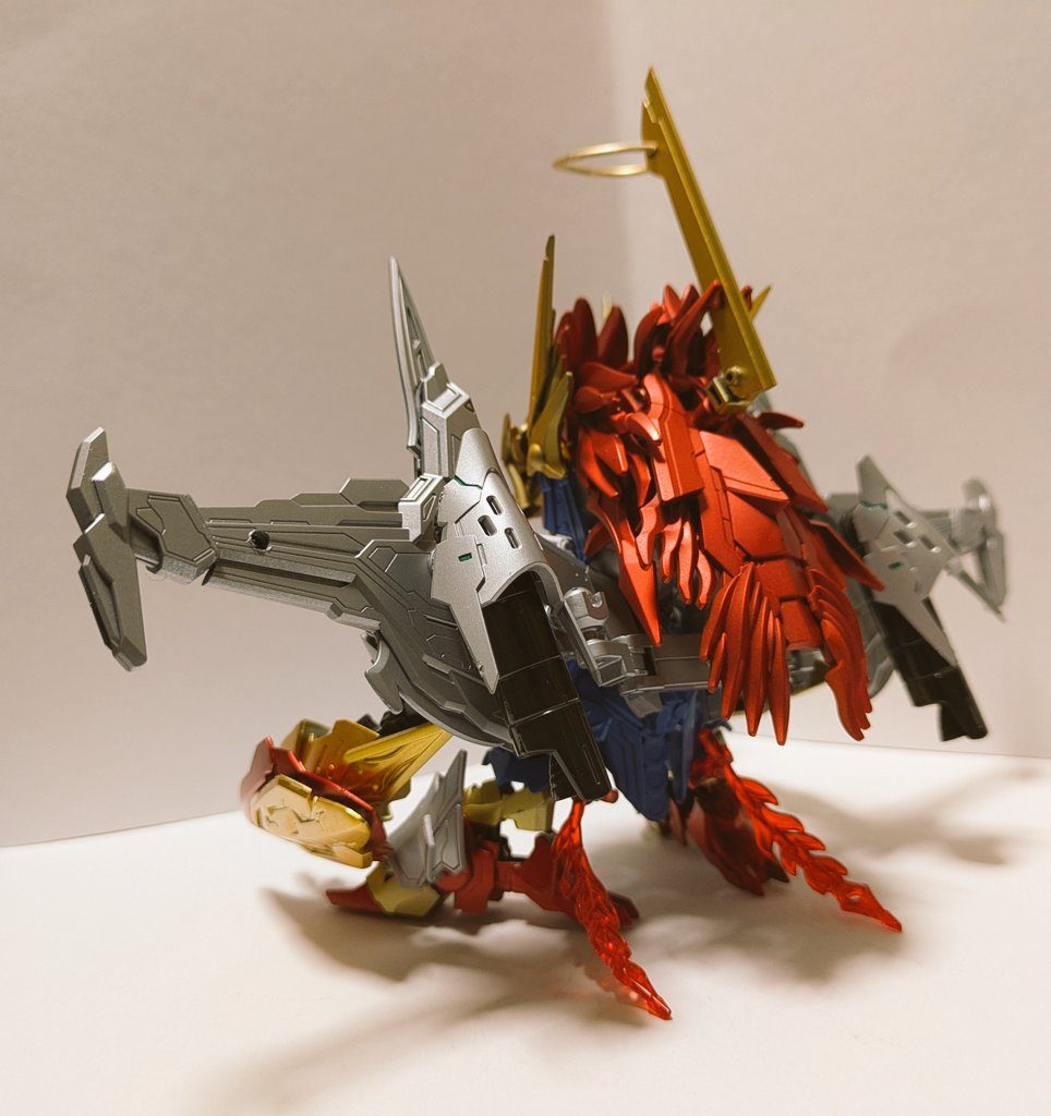 背面巨大な翼は趙雲ダブルオーの物を2セット使い張り合わせてます一番難産だった髪はそれっぽいパーツを合わせて作りましたヒーローズは髪っぽい素材があって助かります