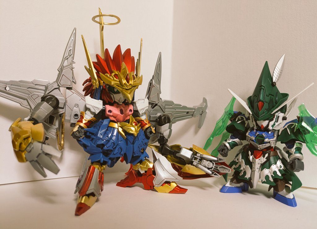 元になったロビンフッドAGE−2と腰アーマーがロココににていたのと、顔をΖ系のマスクにしたかったので適任でした