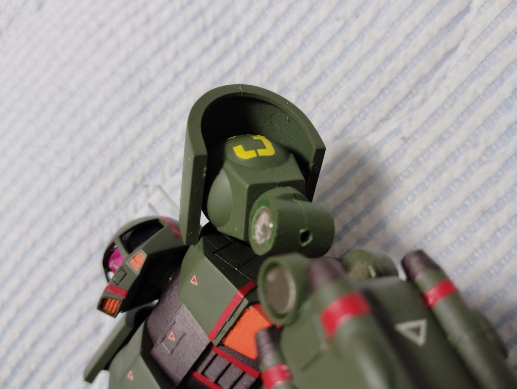 肘関節は有線式の五連装メガ粒子砲を再現するためにネオジム磁石で取り外し可能にしました磁石4個使用してるので保持力もそれなりにあります