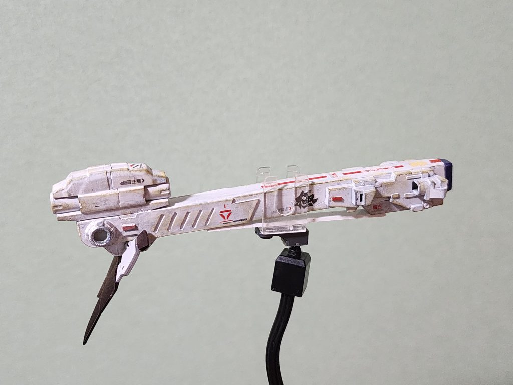 スタイルは気に入ったのですがデフォルトの武器がなんか貧弱な感じがしたのでプラ板とジャンクパーツで大口径キャノン砲を作成しました。