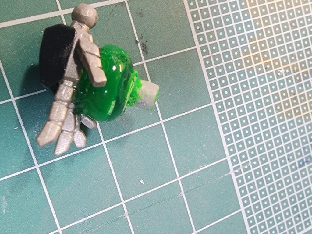 キャノン砲固定用にビルダーズのハンドパーツとUVレジンで専用ち(×2)も作りました。