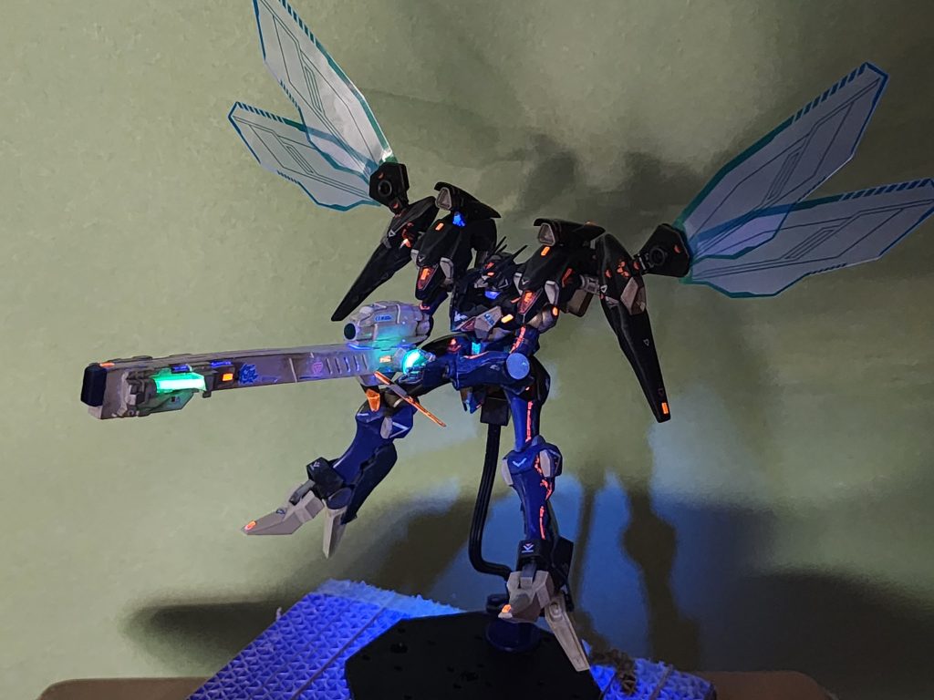 (オレ設定)ある時未知の技術であるサテライトキャノンとその研究データを発見したペイル社は密かに開発を進めついに実用化にこぎ着ける。ネックはサテライトキャノンを「装備」とすると機体重量がまし、本来のファラクトの強みである機動性が失われてしまう。