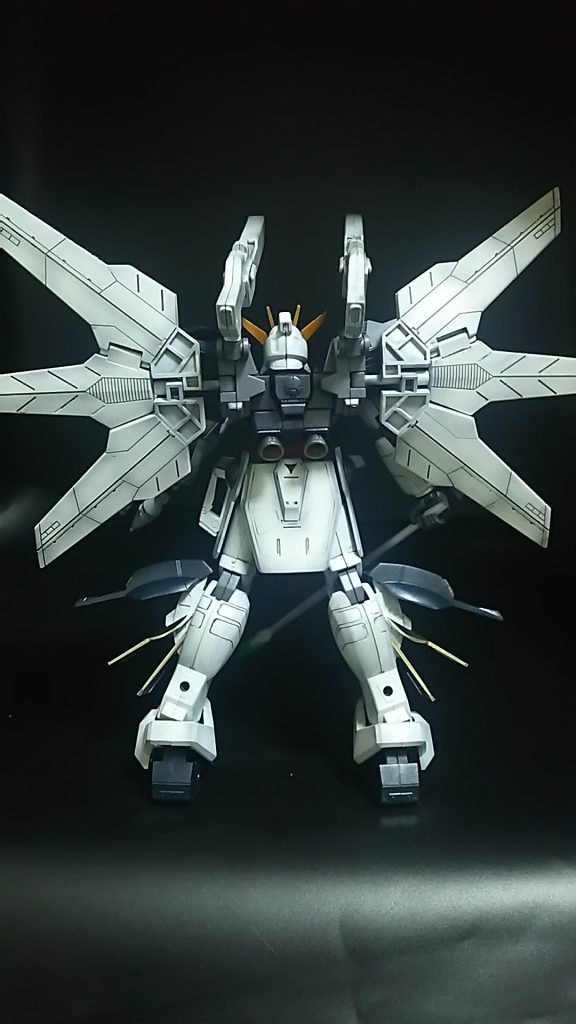 正直に作るか迷いました!(笑)なので合わせ目などの処理はやらずに塗装のみです!一応グラデーション塗装してます!