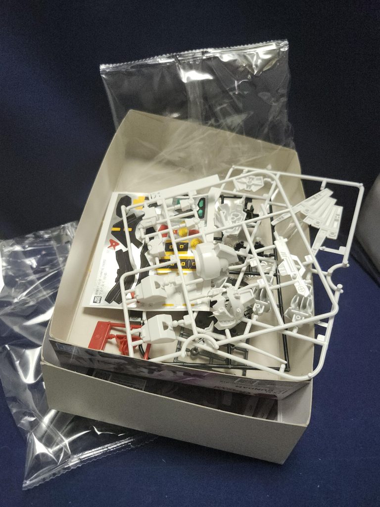 前回と同じように封があけられた作りかけのνガンダムがランナー状態で放置してあったが、そこに付随してあったコメントだけは前回と違った。