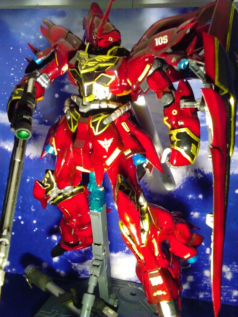 いつもシャアの機体を光沢にする傾向があるのですが！この時はシナンジュもナイチンゲール等と同じ塗装を行いました！まぁこの塗装にちょっとハマっていたんです！（笑）前々から書いた通りに、これから先は制作しない限りがぞ枚数が少ないです！