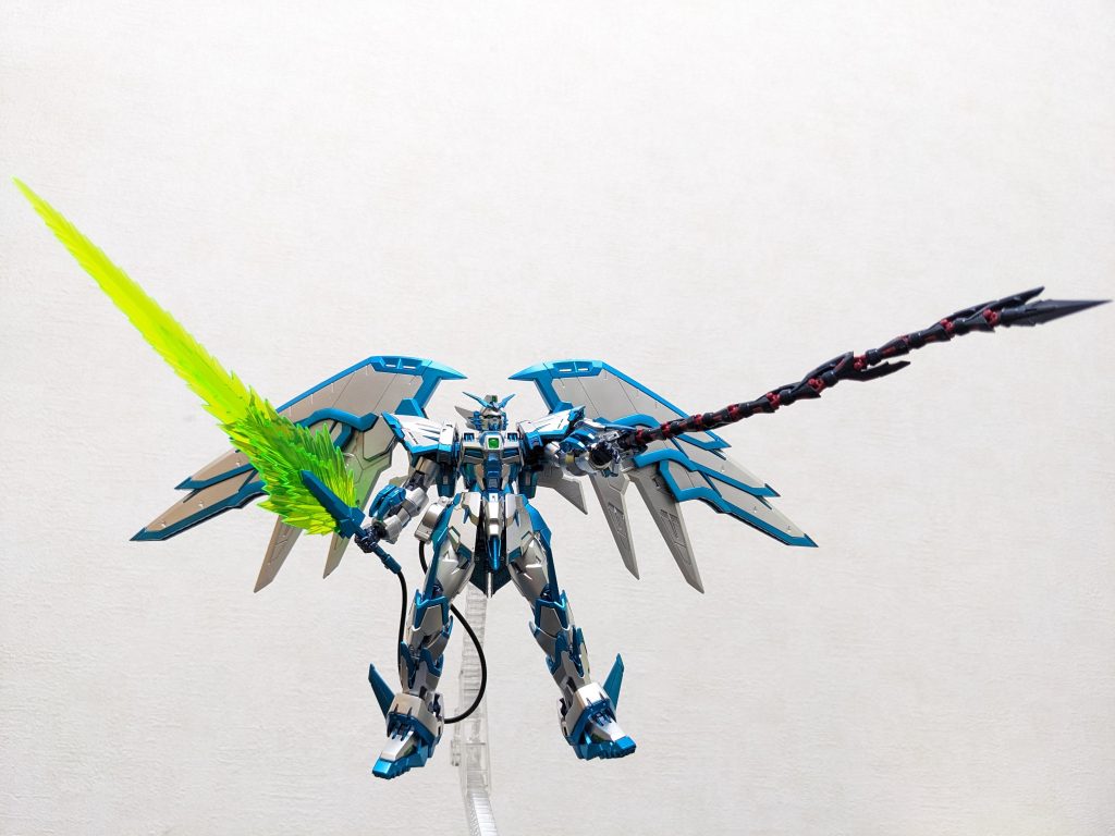 ヒートロッド射出!!ヒートロッドだけ、何とかジョイント採用でABSだったので塗装せず。ホントは銀一色にしたかったのですが・・・😅以前、RGのゼフィランサスの可動手首塗ったら、(けして大げさでなく、文字通り)バラバラに砕け散った!!し、運良く無事だったとしても、塗膜弱々ガンマカ君では、少し動かしたらどうせすぐに剥げてしまうので💦以下、集合写真続きます。