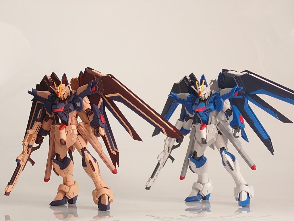 ◎素組み(シールなし)と比較やっぱりウイングの白ラインの有無でだいぶ印象が変わりますね。左肩のコンパスマークにはアクションベースのマーキングシールを使用しました。(早くデカール出して笑)こうやって素組みと並べると、自分の頑張りが見えてテンションが上がります笑