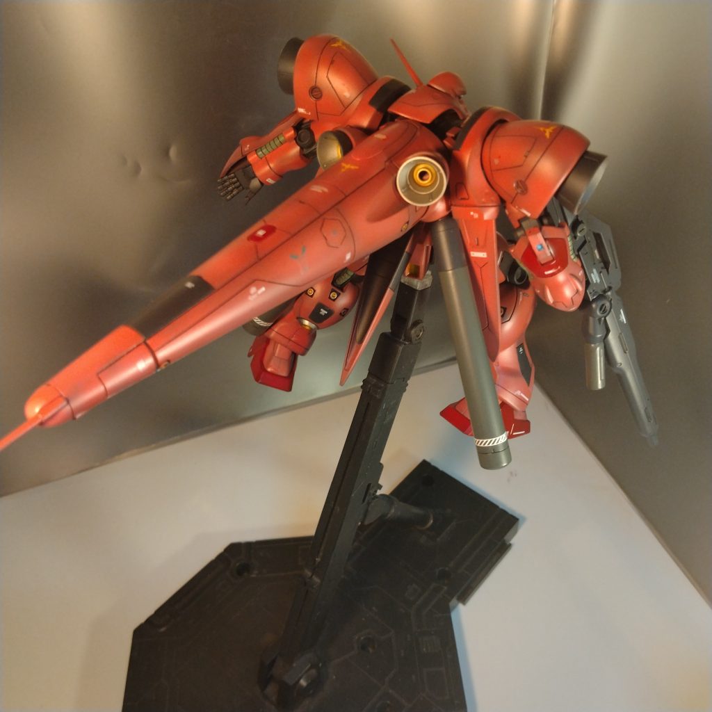 カラーリングは少し変えてます!余りHGに手を加えることはたまにしか、無いもので!これからはやろうと!思いまして!(笑)ちょっと手間食いました!(笑)