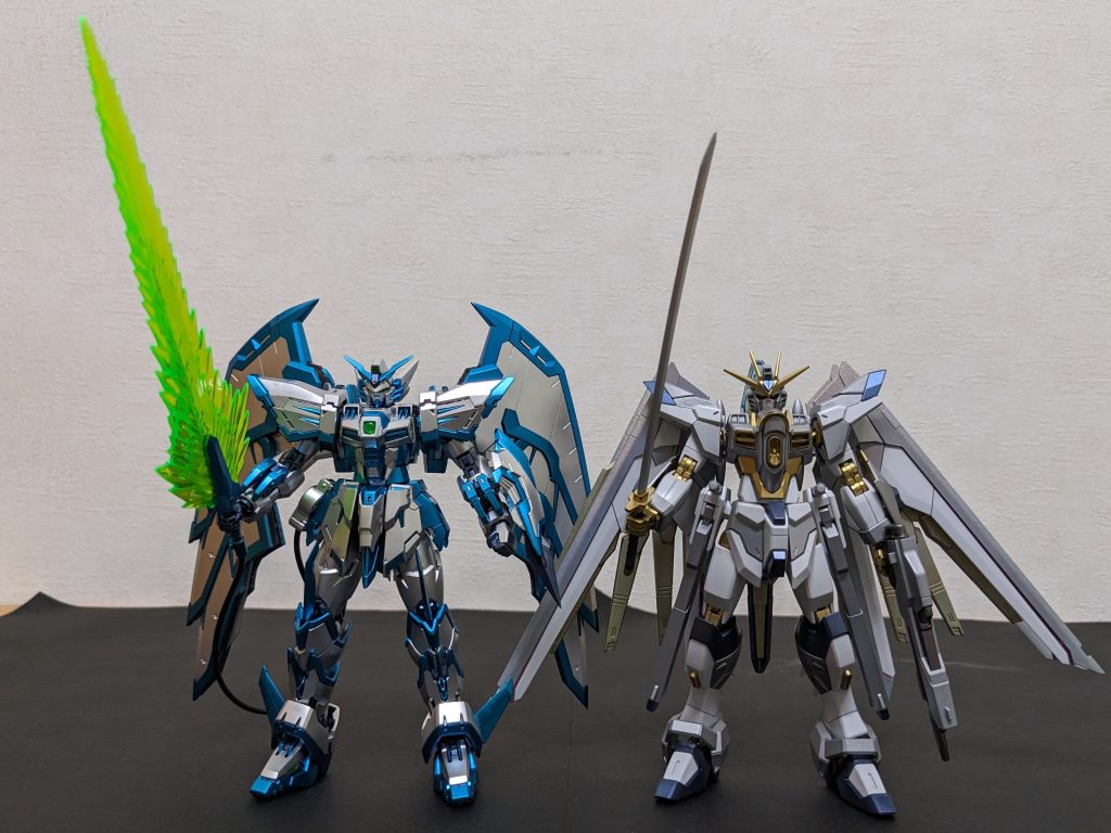 銀+ソード系のツーショット何と!エピオンの方がデカいんですね😆!!