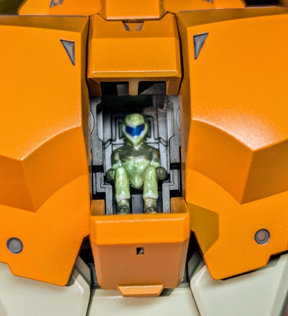 パイロット、ミゲルフィギュアも一応塗装しております。それっぽく筆塗りできたので、ヨシとします。最後までご覧いただきありがとうございました(gandam-hand2)