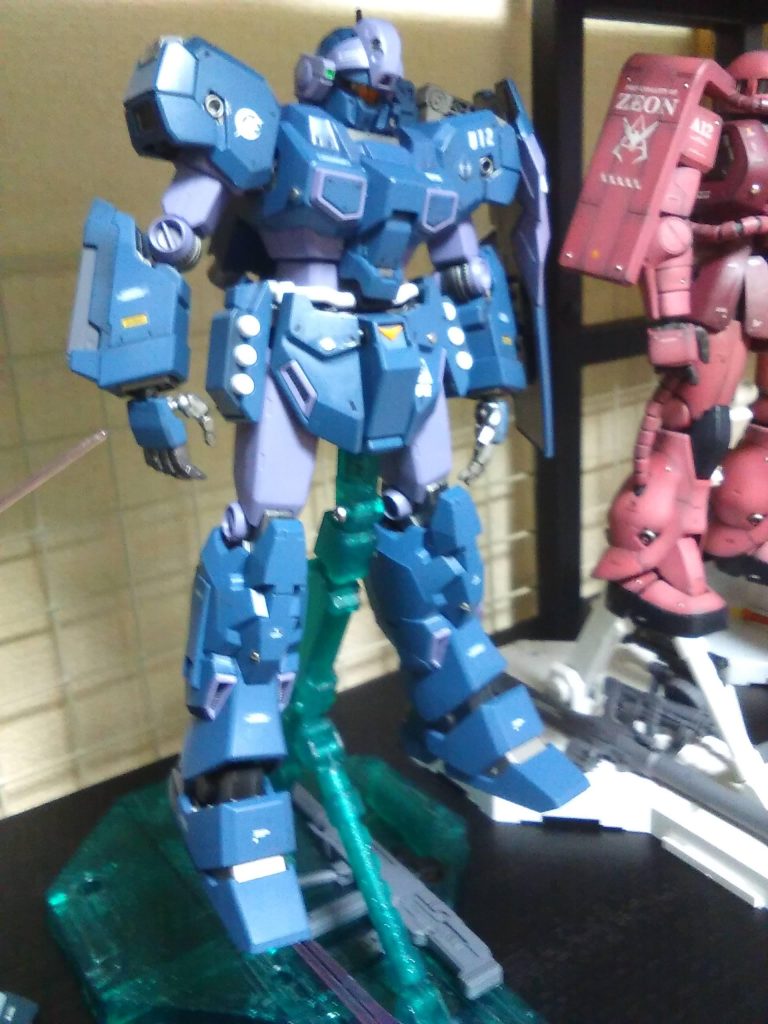 MGジェスタです！すいません！外野が映り込んでます！適当にカラーリング変えただけの現在なら贅沢な事してます！（笑）今はジェスタ手に入れるの苦労しますが！当時は簡単に何処でも買えたんですよね！（笑）特に変わったことも無く、しかも画像もこれ一枚しか無いので終わりです！（笑）