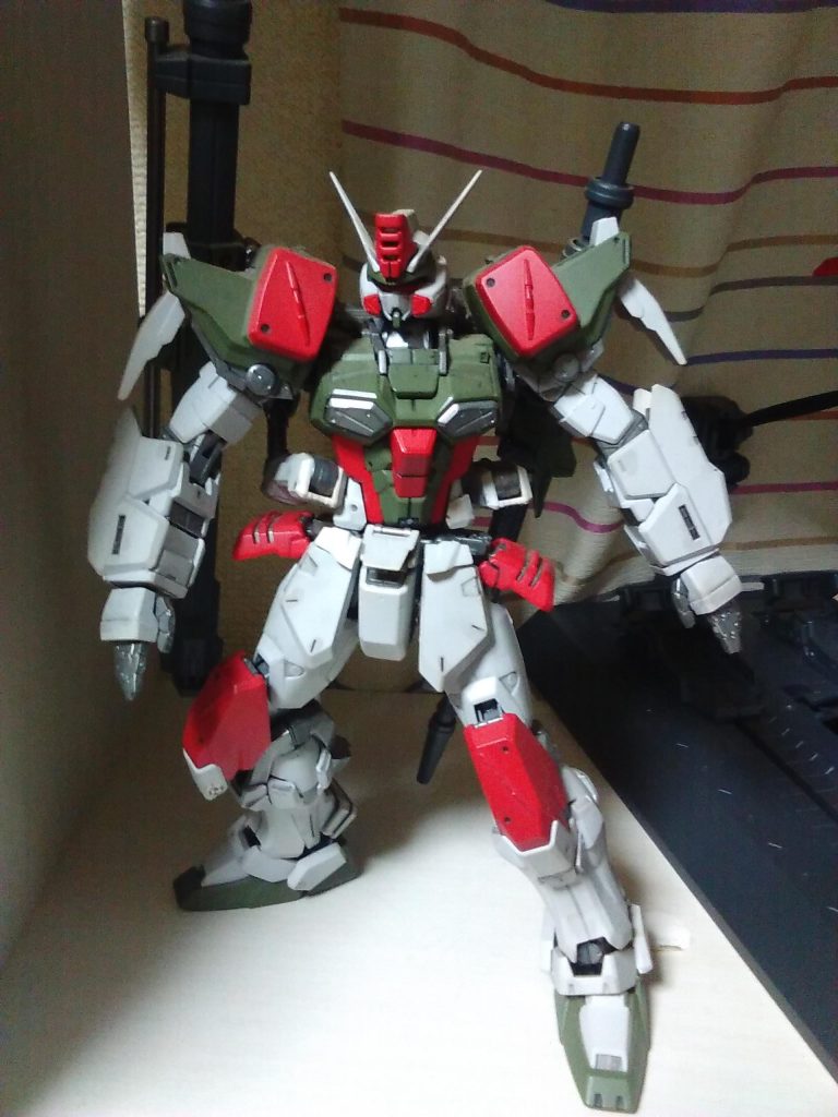 すいません！これも一枚しか画像がありません！（笑）MGバスターガンダムです！軽くグラデーションしてるのですが！吹かしすぎで、余りグラデーション効果は出てなくて！私的に塗装失敗作です！（笑）そろそろ本当にネタが無くて！（笑）終わりです！