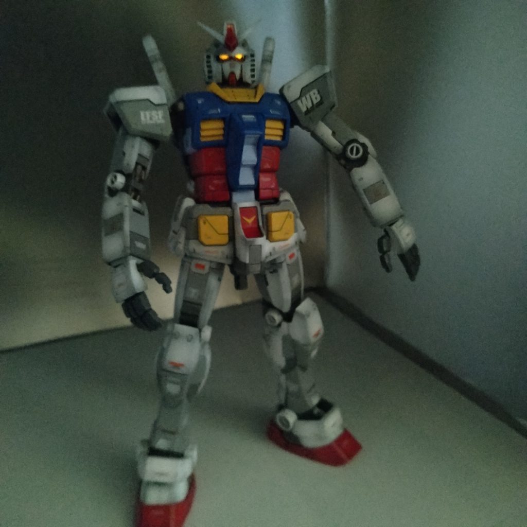 一応カメラアイも普段見えやすくなるように下地にシルバー吹かしてクリアイエロー吹かしてますが!ちゃんとLEDにも対応します!