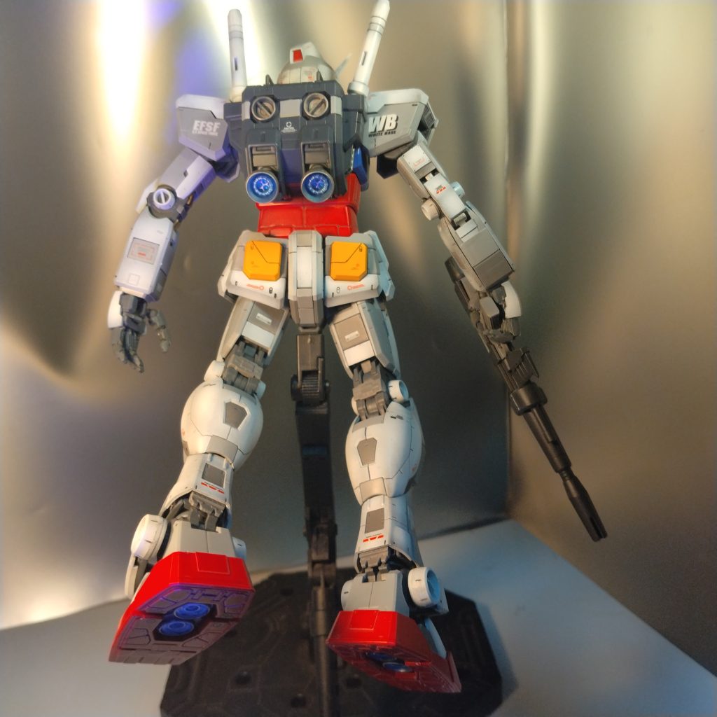 バーニア系は蛍光塗料使いました!デカールは画像だと分かりにくいですが!結構、頑張って多く貼ってます!(笑)