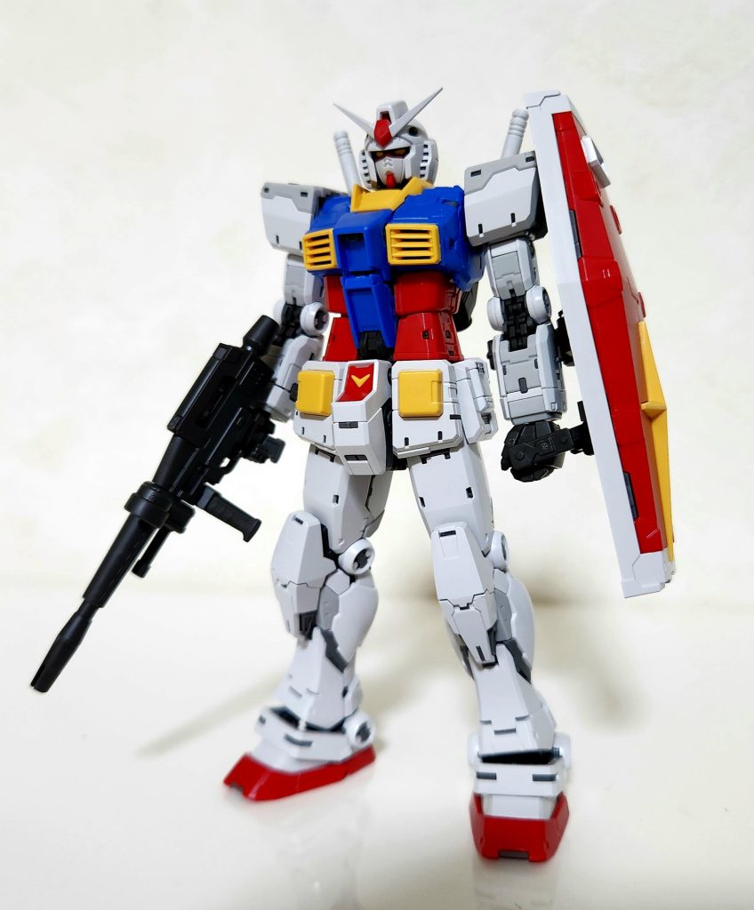 パチ組みでこのカッコ良さは素晴らしいですね!成型色仕上げで充分かなって思っちゃいます。一番の問題は未発売の水転写デカールをどうするかだけど、初代とオリジンのヤツを組み合わせればそれっぽい感じになりそうかな?