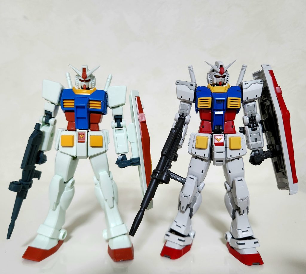 EGガンダムと。同スケールながら価格差は5倍!でもEGは自分好みに弄り倒すのも楽しいから、どっちも素晴らしいガンプラですね👏