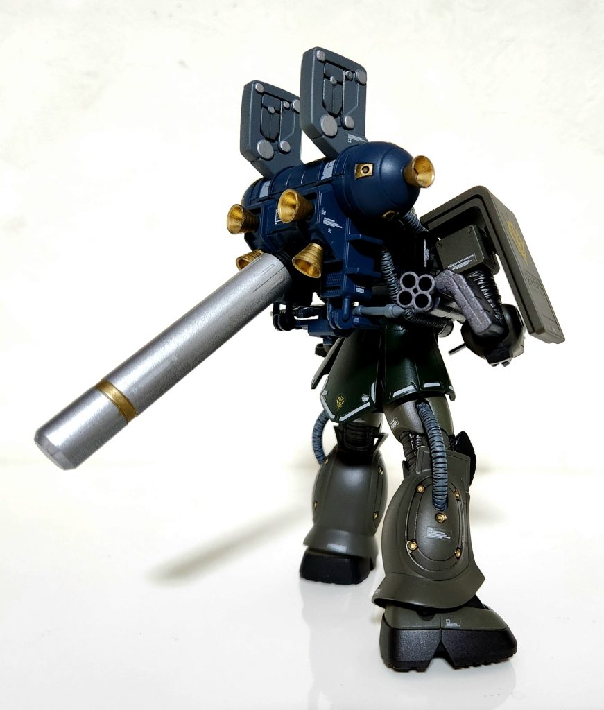 特徴的なバックパックとシーリングされた動力パイプ。サイコザクよりこっちのザクIの方が好きですね!