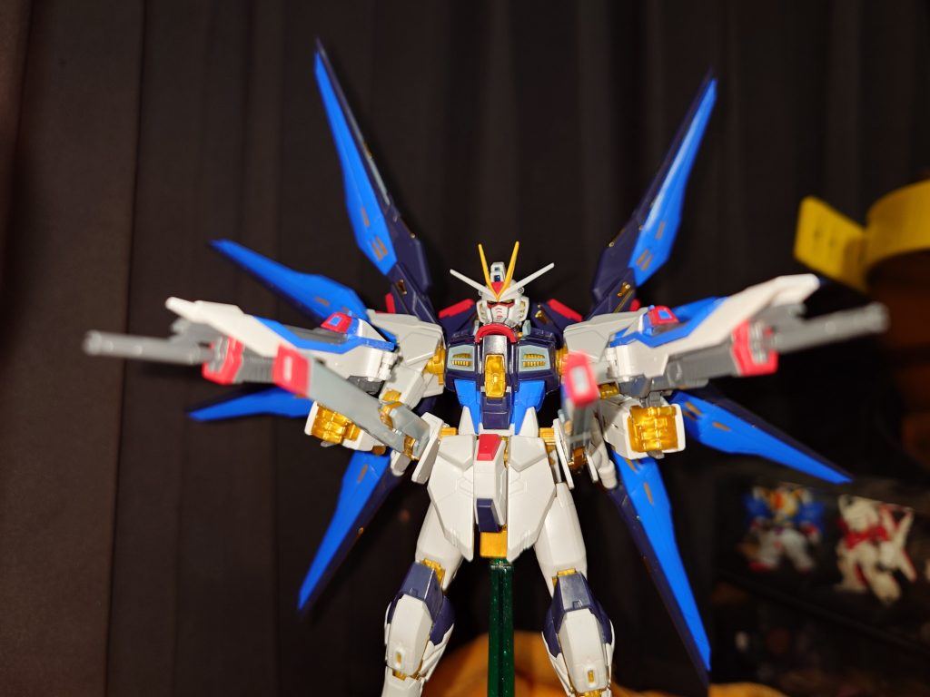 フルバースト!ちなみに胴体と腕を繋ぐ部分もヘタれてすぐ下がってきますｗ軸太らせないとなあｗ久しぶりの模型製作は楽しいですねえ!次は何作ろうかな?次回の投稿をお楽しみに!