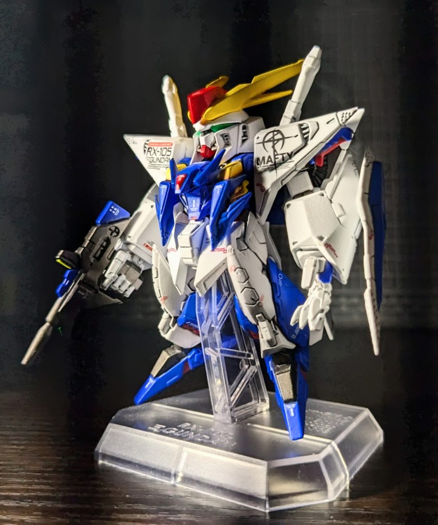 ご依頼で、コンバージ/クスィーガンダムをリペイントさせて戴きました。