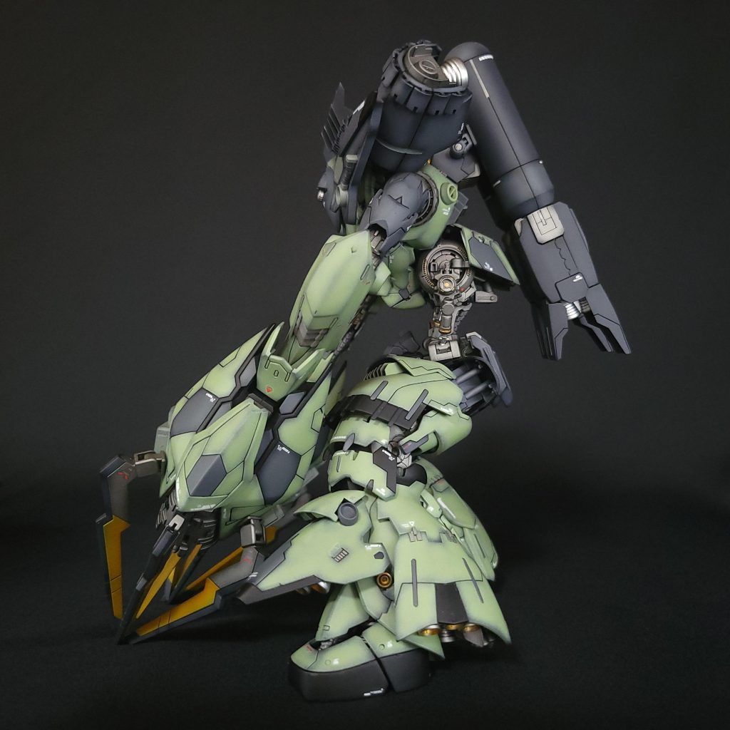 側面足部（太もも～膝）もフレキシブル・ベロウズ・リムに見えるようにしたつもりです。