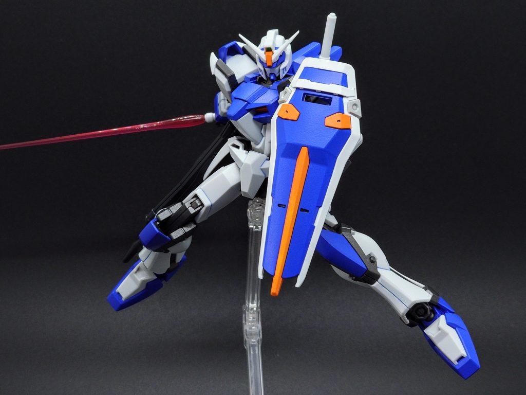 サイドアーマーとライフルにネオジム磁石を入れているので懸架することが出来ます。