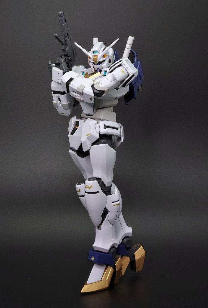 衣装イメージに合いそうなハンドガンを用意しました。