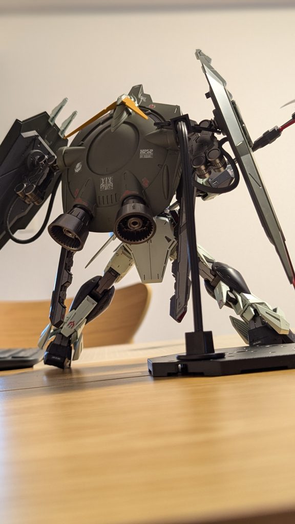 背中の存在感が素晴らしいです。