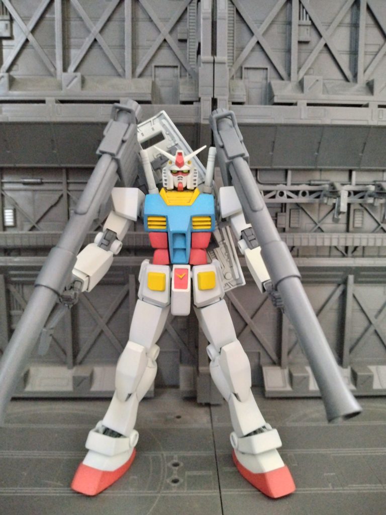 最終決戦時のダブルバズーカ装備状態です。写真では見えてませんがランドセルとシールドの間にビームライフルを挟んで固定してます。