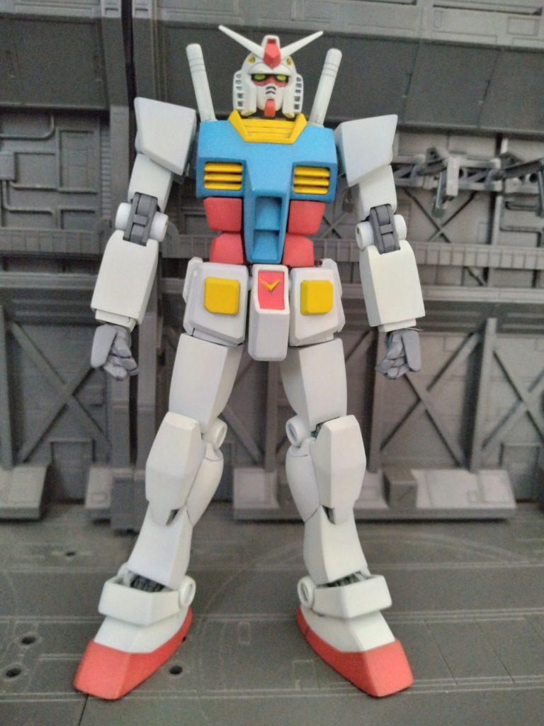 無装備状態の素立ち状態です。個人的にはガンプラは素立ちが一番格好良いと思います。