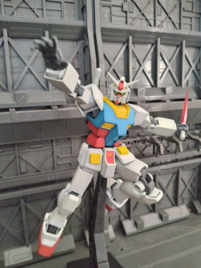 パッケージのポージングに挑戦してみましたがなかなかしっくりしませんでした。