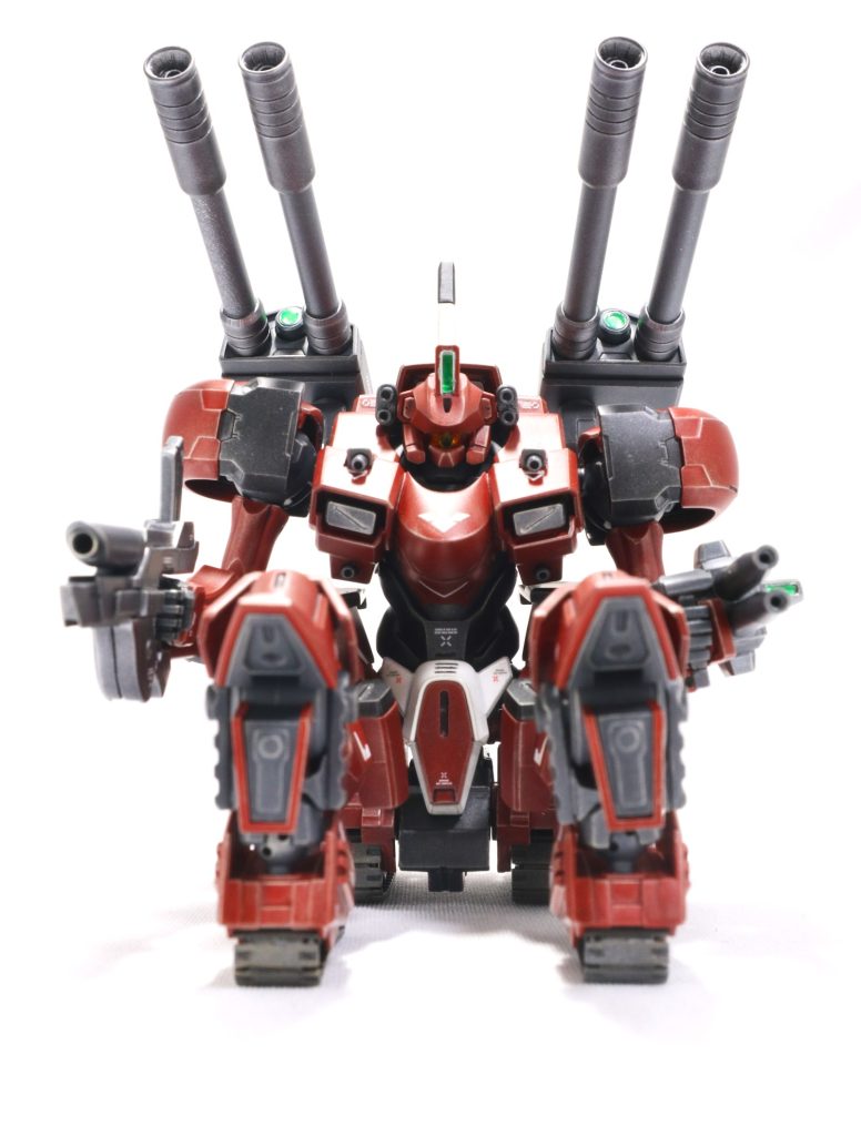 正面からタンク形態で!キャノン、胸部機銃4門、頭部横のスモークディスチャージャー、右腕のマシンガン、左腕の2連副砲で雰囲気出してます。