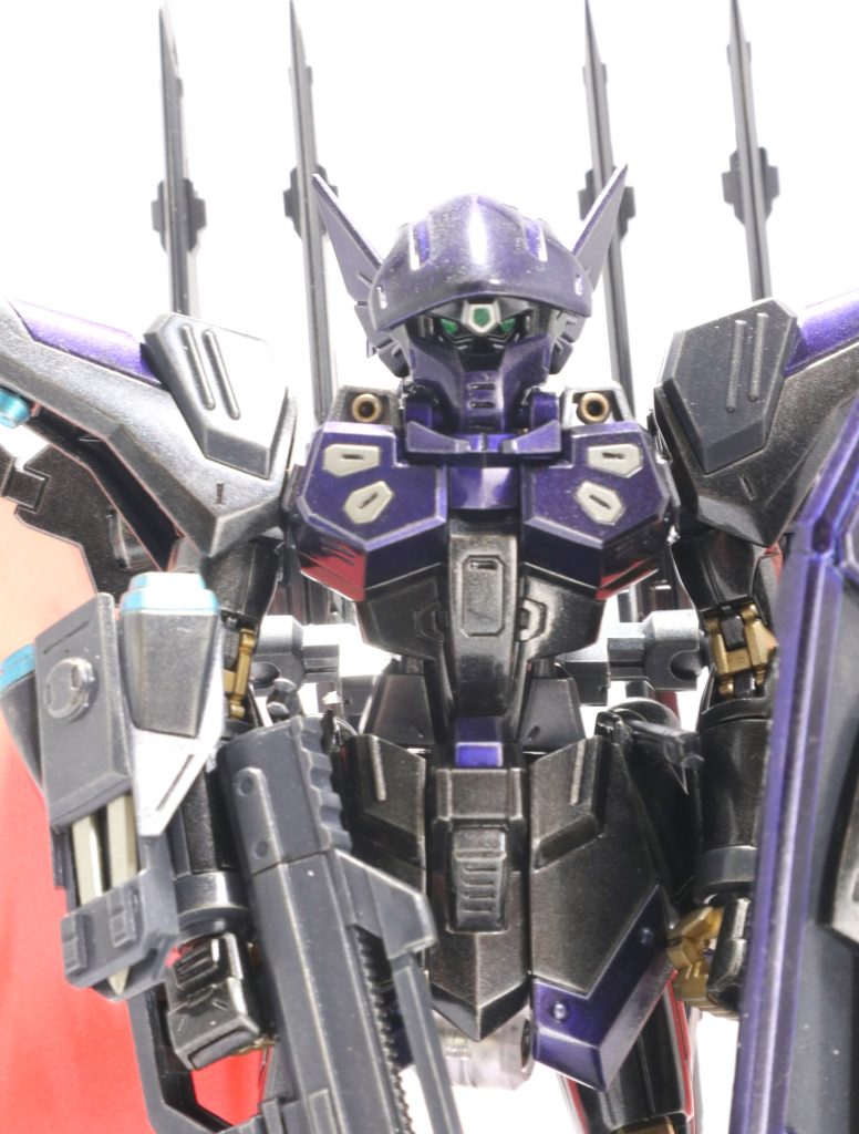 頭部装甲を正面からアップで。チンガードも移植してます。