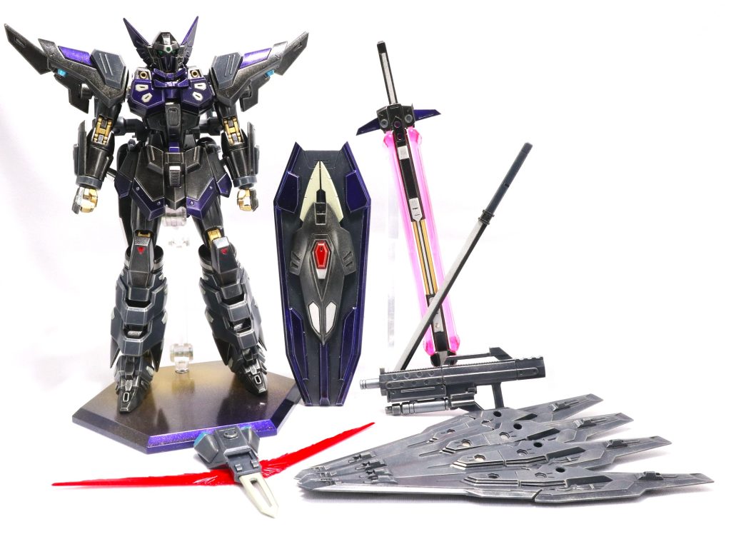 スタティックディスプレイ。武装は、ドラグーンユニットx8、ビームサーベル内臓のビームライフル、バスタービームサーベル、接続可能なビームサーベルx2、クロー内臓のラージシールド、実体剣、右腕前腕に装備する、実体刃とビーム刃内臓の近接強襲武装スラッシュガントレット。