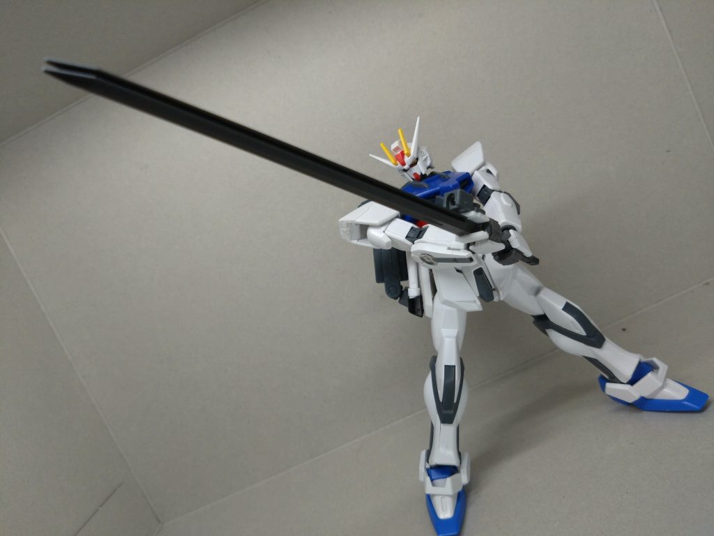 武器に関してはぶっとい太刀を持たせたいっていう構想が元からあったので本体の改造よりも太刀のしまい方に時間を割くことになりましたね😞