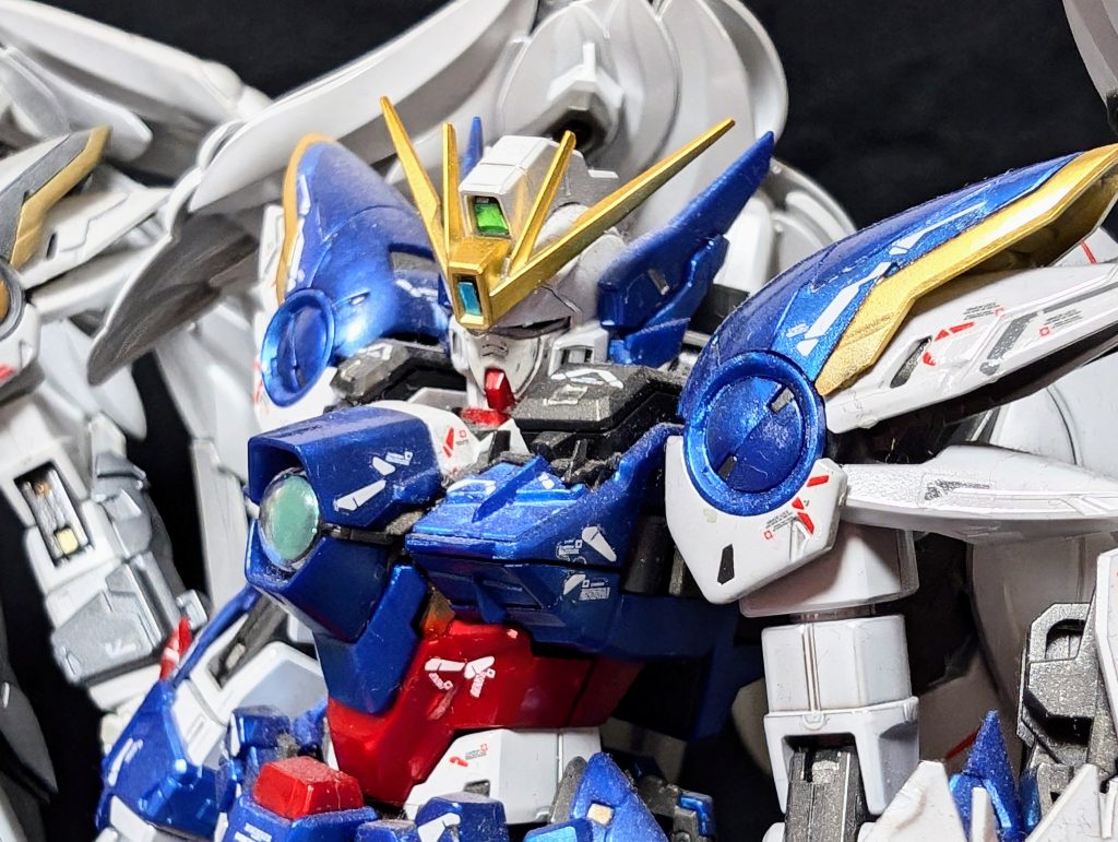 こっちはチタニウムフィニッシュのウイングゼロ！キラキラしててめちゃくちゃ豪華です！