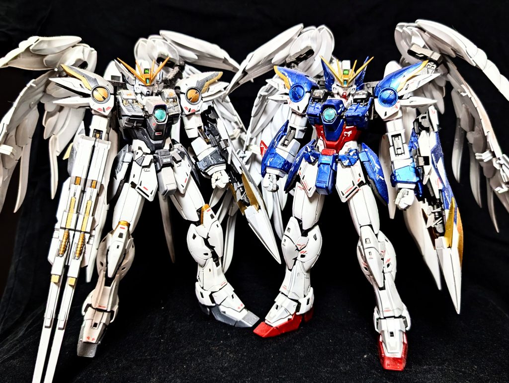 豪華な2体が並ぶとシビれますねしかし同じキットを組むのはちょっとしんどかったですね…ウイングゼロじゃなかったらやんないかなできれば他のガンダムWの機体もVer.Kaでキット化してほしいですね！デスサイズヘル、ヘビーアームズ、サンドロック、アルトロンそしてトールギス！