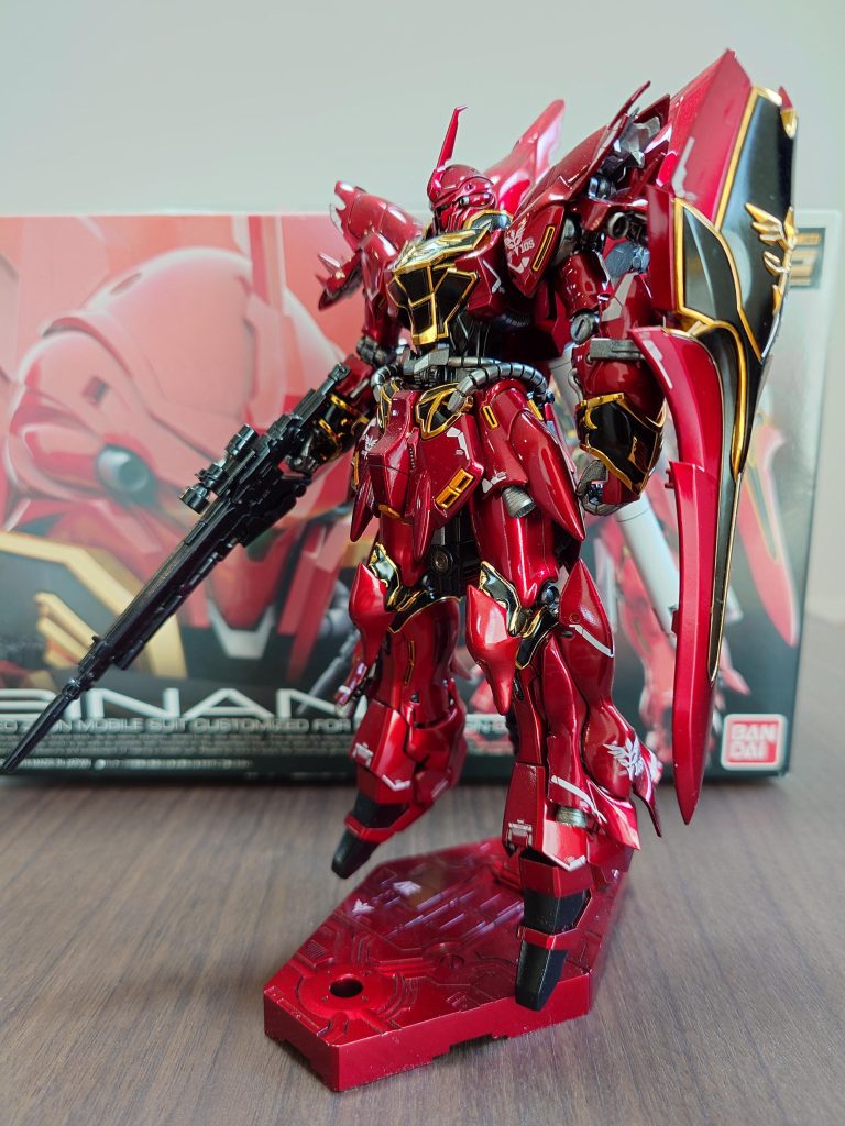 小学生の長男がHGのペルフェクティビリティを作成したので、親父の威厳を見せるために積んでいたのを同じタイミングで作成しました。一応、赤は下地の金属色で2色に見えるようにしましたが、残念ながら写真では分かりません。まぁ肉眼でも微妙な色の差しか分からないので仕方ないと思っています。