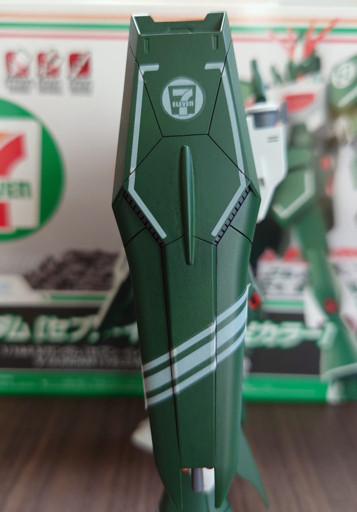 シールドはRGに似せました。