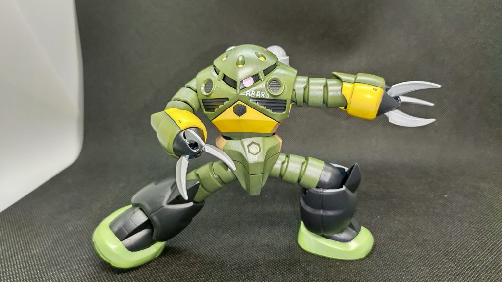 かくして、この機体は客達の手により修復·(魔)改造を受けた後にオーバー大尉に進呈され、店名を冠したズゴック“ABARO”となった。