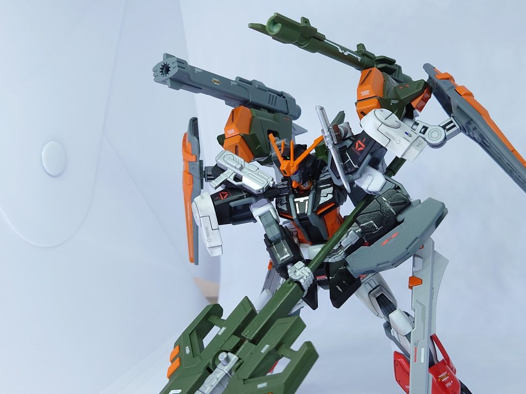 350mmガンランチャー94mm高エネルギービーム砲ヴェルデバスターの肩部装甲をフレームごと流用しており、固定装備のガンランチャーとビーム砲もそのまま使用可能。