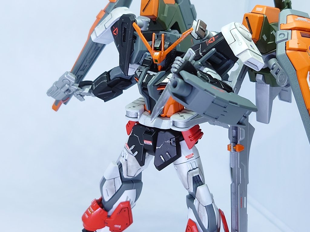 アーマーシュナイダーストライク運用時からその有用性が証明されており、対ビームコーティングにより熟練者ならばビームを防ぐことも可能とされる。