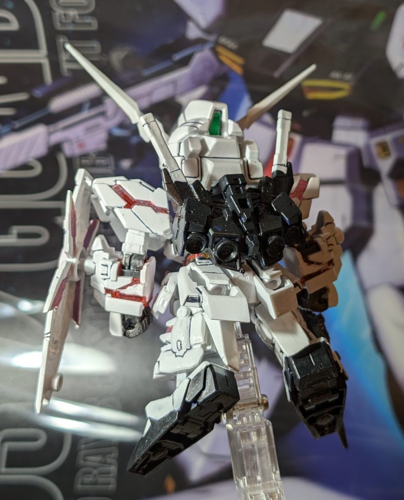 ガンプラくじのビジュアルボードを背景に使用しました。こんな使い方もいいですね。