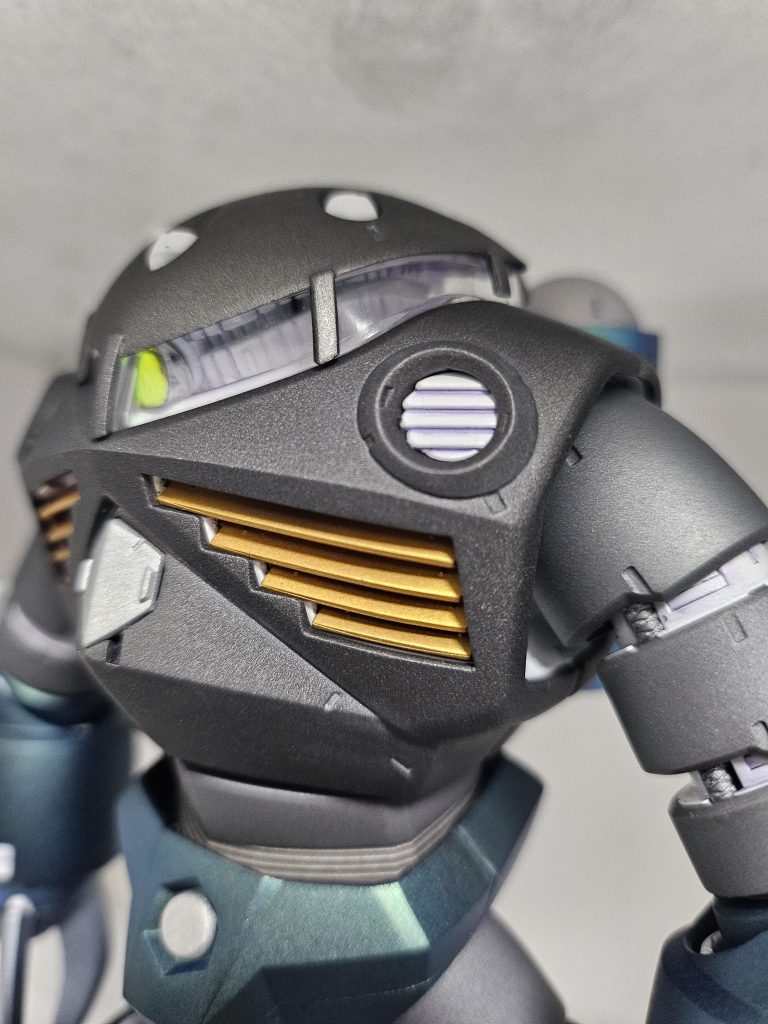 偏光デカールでモノアイが緑に