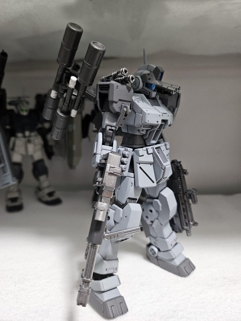 メイン画像よりもグレー感多めです光の当たり加減だとは思います。