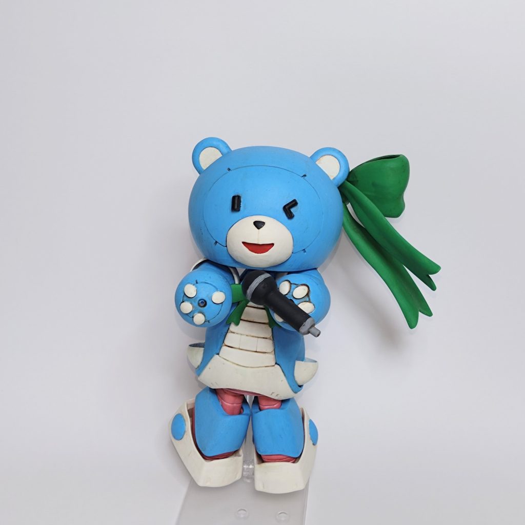 手の部分はつめ(指?)が埋まってしまうデザインだったので、切り離して少しだけ出して再接着しました。