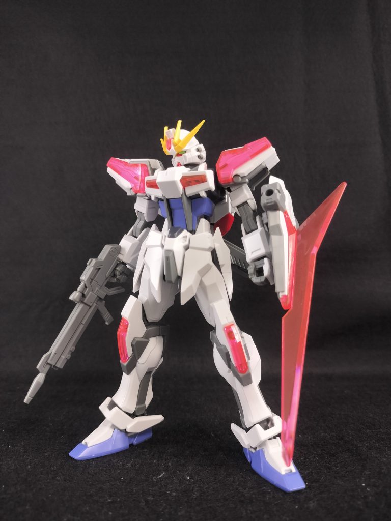 付属武器全部盛り😁バレルクラブは背面にジョイントで背負わせました。そういえば、EGストライクに付けたエールストライカーを背負わせてみたんですが、噛み合いが悪いのかすぐポロリ☠️撮影断念しました😭時間のあるときにリベンジしてみようかな!