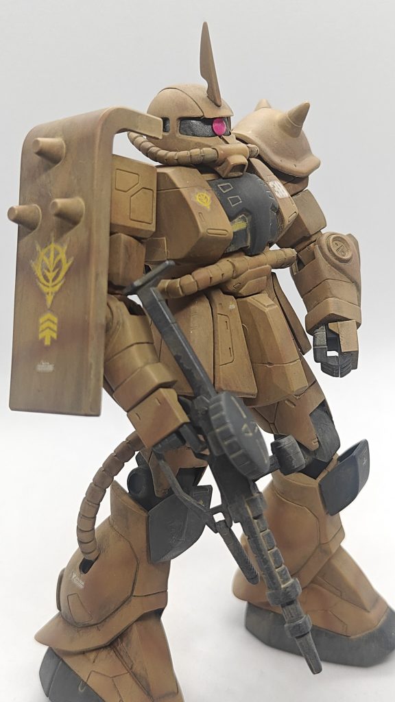 ウェザリングは、ブラックでウォッシングしてからMr.ウェザリングカラーのサンディウォッシュでフィルタリングしただけです。フィルタリングが強すぎてせっかくの迷彩がほとんど分からなくなってしまいました...