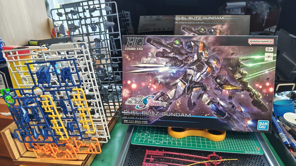 ボックスとランナー。組むとそれほど広がりはないのですが、アサルトシュラウドのせいかパーツは多めです。