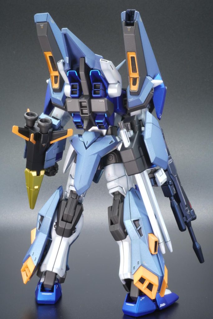 塗装していたのですが、シール部分以外にも細かい塗り分けが必要だったのでマスキングをして塗り分けました。